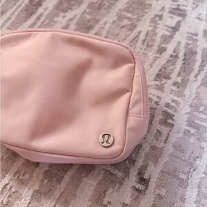 Lululemon Everywhere Belt Bag 2L